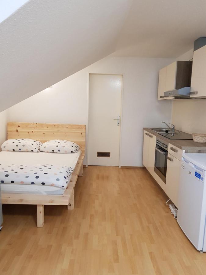 Sonniges Dach-ferienzimmer Apartment *